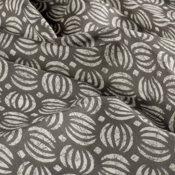Batik-Baumwolle bedruckt mit Blättern grau