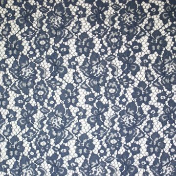 Blumenspitze mit beidseitigem gewelltem Rand in Rauchblau