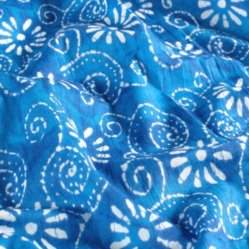 Batik-Baumwollstoff mit Blumenmuster in Türkis